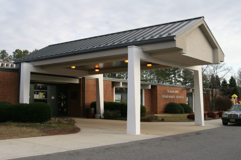 Outside view of Tomahawk Elementary School in Campbell County.